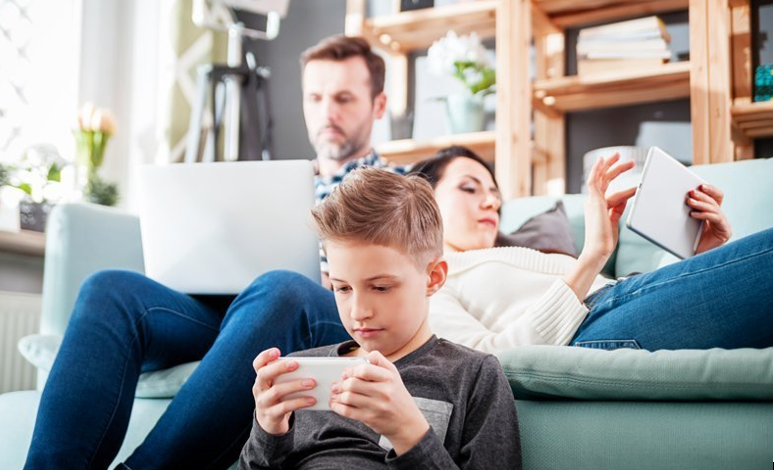 How Social Media Fuels FOMO in Kids — And What Parents Can Do